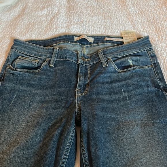 Distressed Guess Straight Leg Jean - Picture 2 of 2